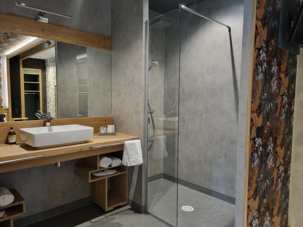 Logis Hotel Restaurant La Brasserie Treignac Eksteriør bilde