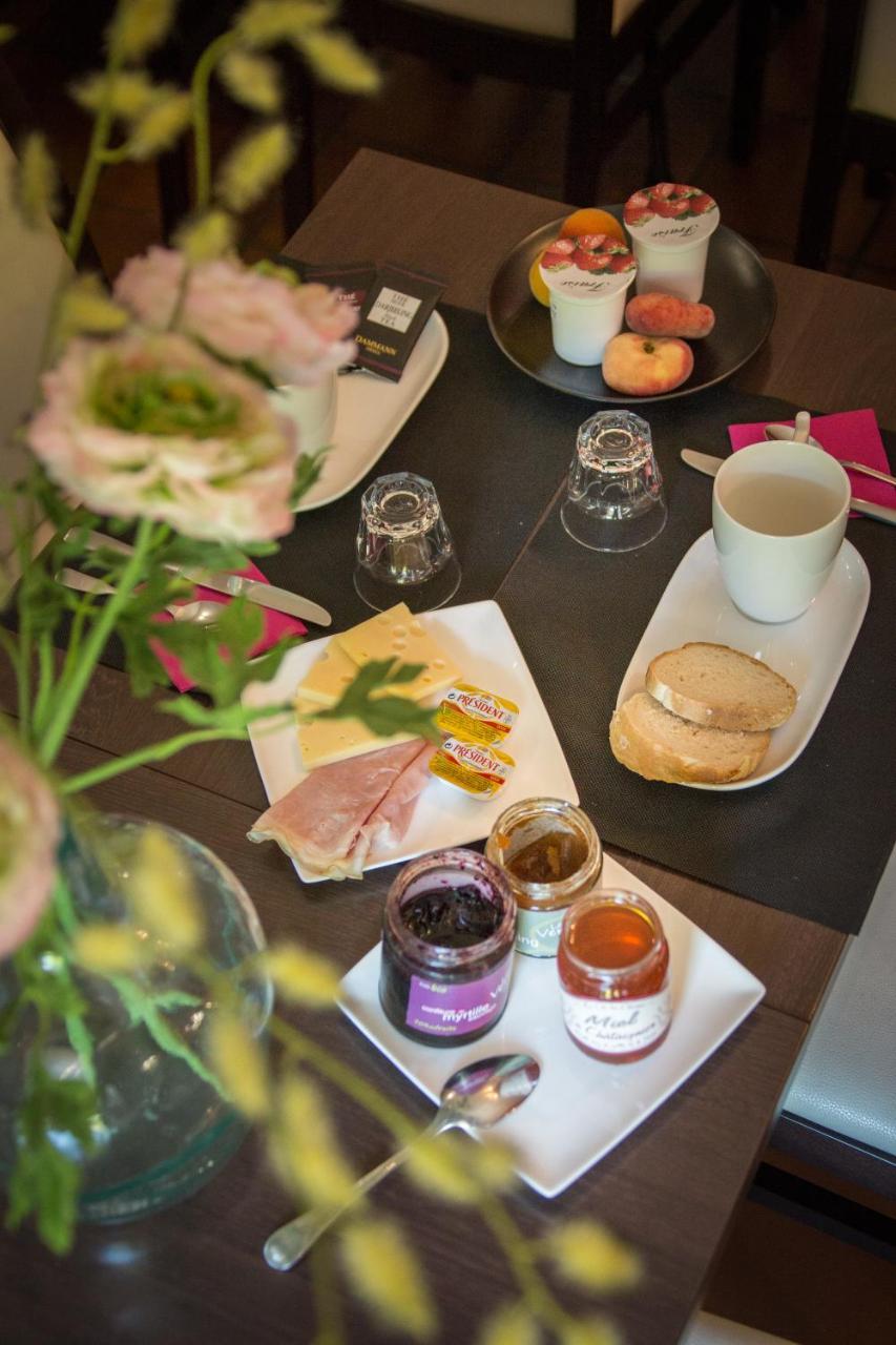 Logis Hotel Restaurant La Brasserie Treignac Eksteriør bilde